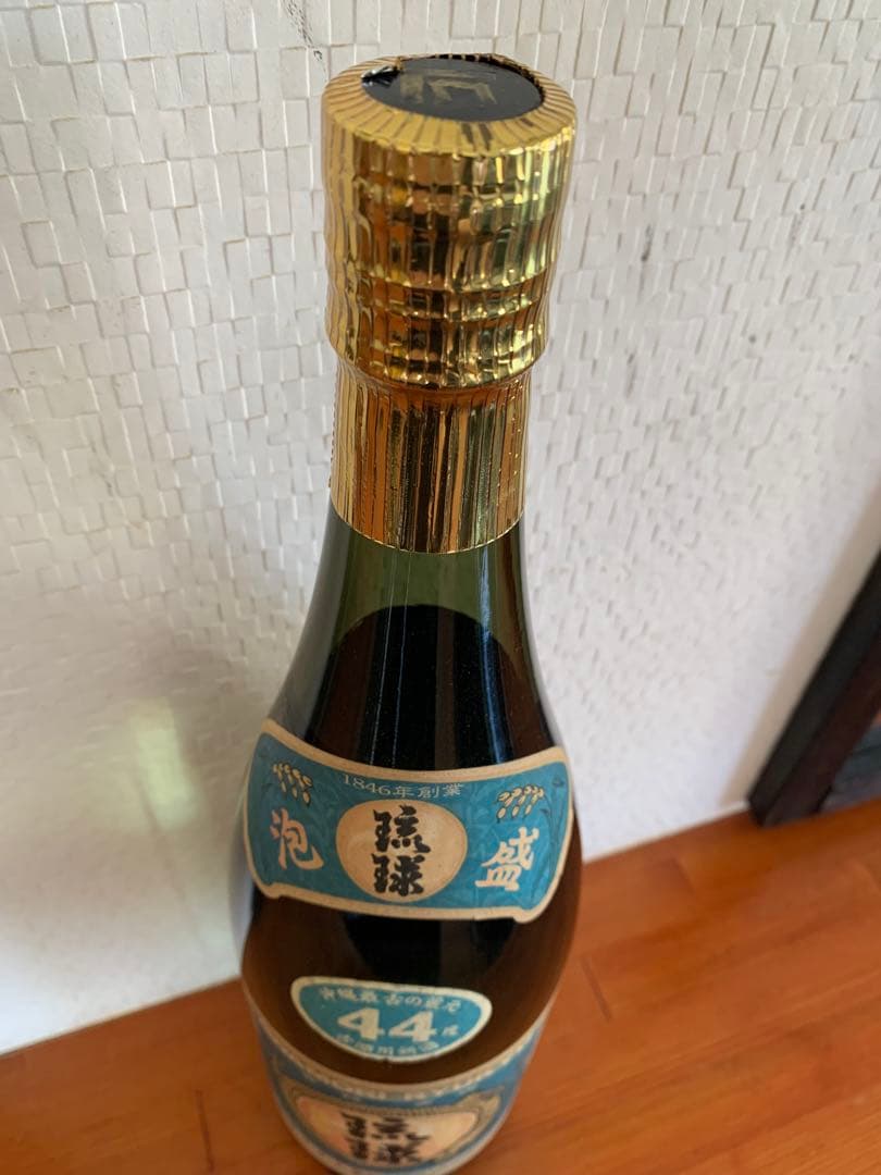 泡盛　琉球　古酒　1800ml 44% 新里酒造　２本セット　20年物
