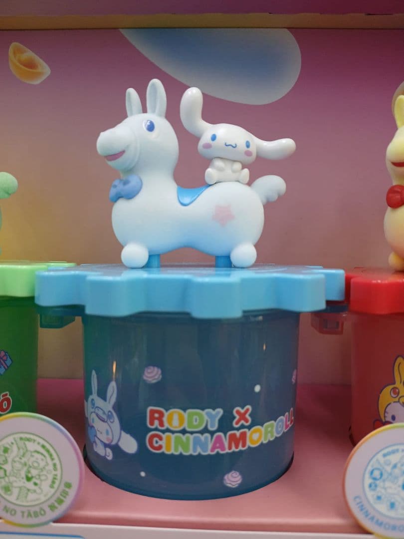 香港限定 セブン サンリオコラボロディ だるま ぬいぐるみ